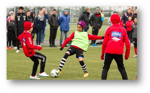 Lerøy Brann akademiet spillere på banen